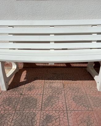 Due panche con tavolino