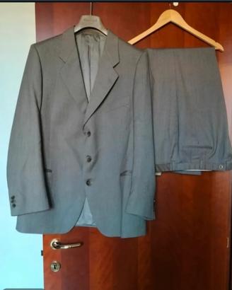 completo uomo elegante 