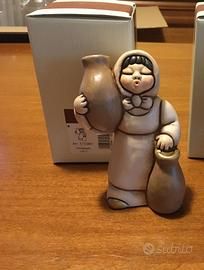 Thun presepe Giubileo Champagne donna con anfore