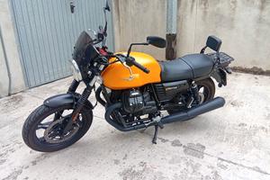 moto Guzzi V7 Stone
