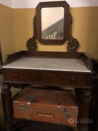 antico lavabo o toilette da camera