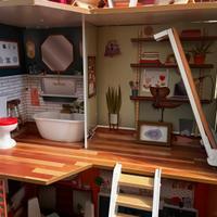 Casetta per bambole in legno