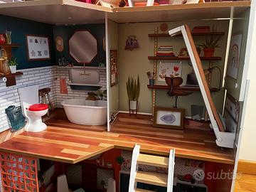 Casetta per bambole in legno