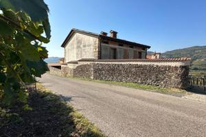 Villa di 250 m² con 5 locali e box auto a Montecch