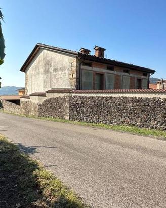 Villa di 250 m² con 5 locali e box auto a Montecch