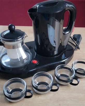 Bollitore nuovo con 4 tazze e caraffa