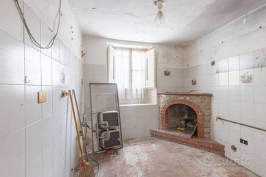 Appartamento di 125 m² con più di 5 locali a Monte