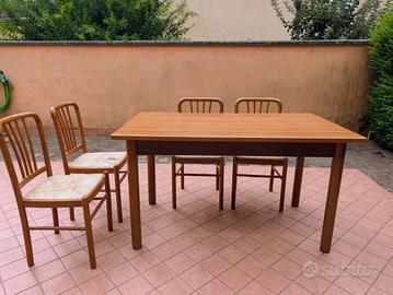 Tavolo da cucina con 4 sedie