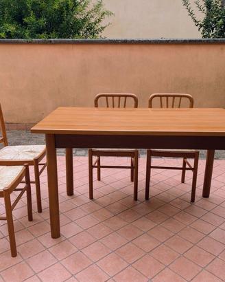 Tavolo da cucina con 4 sedie