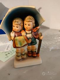 Statuina goebel Hummel bambini con ombrello