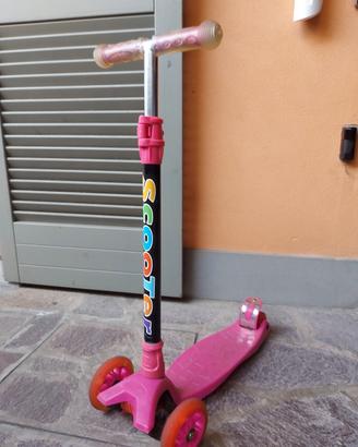 Monopattino 3 ruote rosa