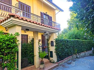 VILLA A SCHIERA A SANTO STEFANO DEL SOLE
