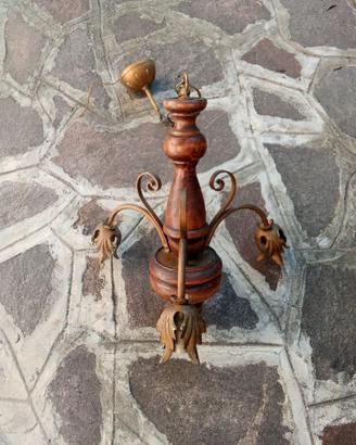 Lampadario legno e ferro battuto