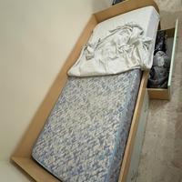Letto singolo con materasso e cassettoni