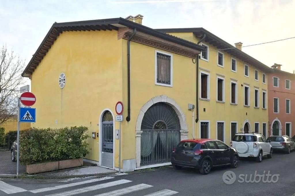 Immobile in asta di 167 m² con più di 5 locali a A - Vista 2