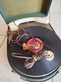 antico giradischi a valigetta 