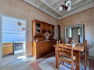 4 LOCALI A CAPRAROLA
