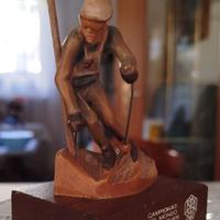 Statuetta di artigianato locale