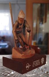 Statuetta di artigianato locale