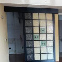 Porta scorrevole esterna in vetro di murano