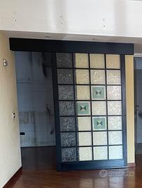 Porta scorrevole esterna in vetro di murano