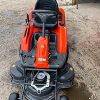 Trattorino husquarna RT214T piu spazzatrice