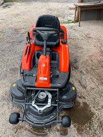 Trattorino husquarna RT214T piu spazzatrice