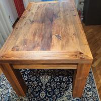 Tavolo in legno pregiato colore naturale