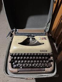 Macchina da scrivere Erika Model 10