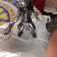 Statua raffigurante il celebre predator