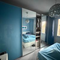 Armadio ante scorrevoli vetro e laccato azzurro