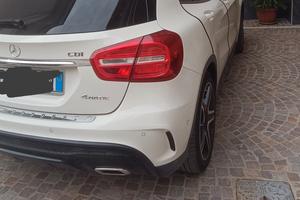 MERCEDES BENZ GLA 220 4MATIC