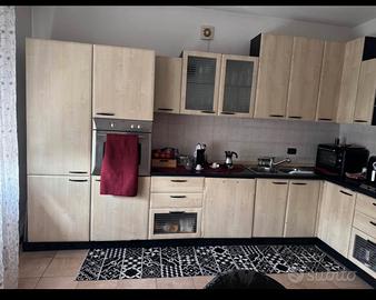 Cucina , camera da letto , divano