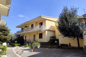 VILLA A SCHIERA A SAN FELICE A CANCELLO