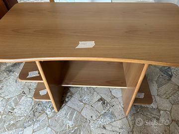 Scrivania per PC già smontata ben conservata