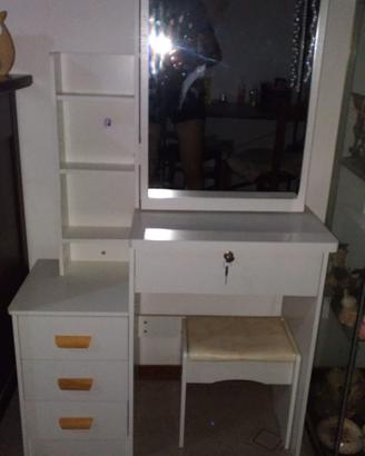 mobiletto trucco 