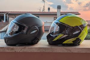 Caschi moto con interfono.