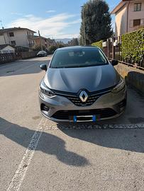 Renault clio V e-tech full hybrid 145cv