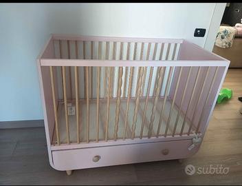lettino MYLLRA

 Ikea rosa con materasso 60x120