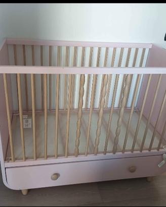 lettino MYLLRA

 Ikea rosa con materasso 60x120