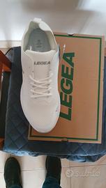 scarpe da running o passeggiate 