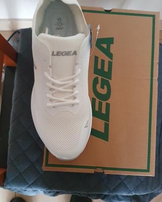 scarpe da running o passeggiate 