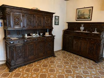 Coppia di grandi credenze mobili classici in legno