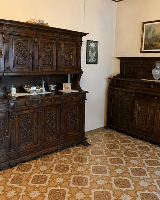 Coppia di grandi credenze mobili classici in legno