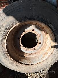 2 cerchi e gomme per rimorchio 