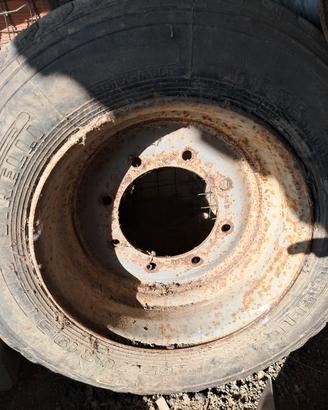 2 cerchi e gomme per rimorchio 