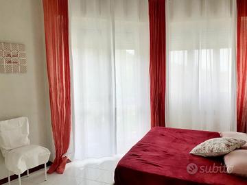 Luminoso vista lago parcheggio