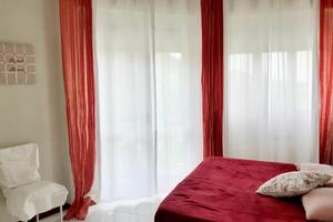 Luminoso vista lago parcheggio