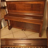 Elegante pianoforte verticale di inizio '900