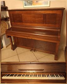 Elegante pianoforte verticale di inizio '900
